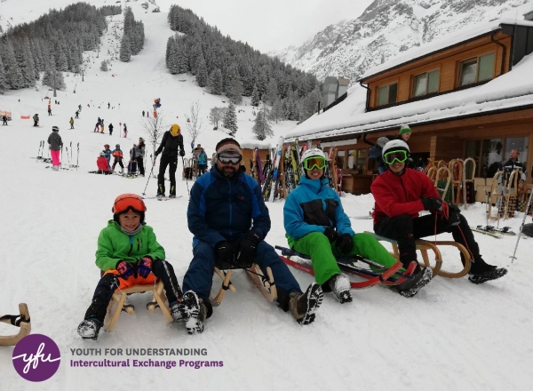 Những yêu cầu để bảo trợ một học sinh trao đổi là gì?